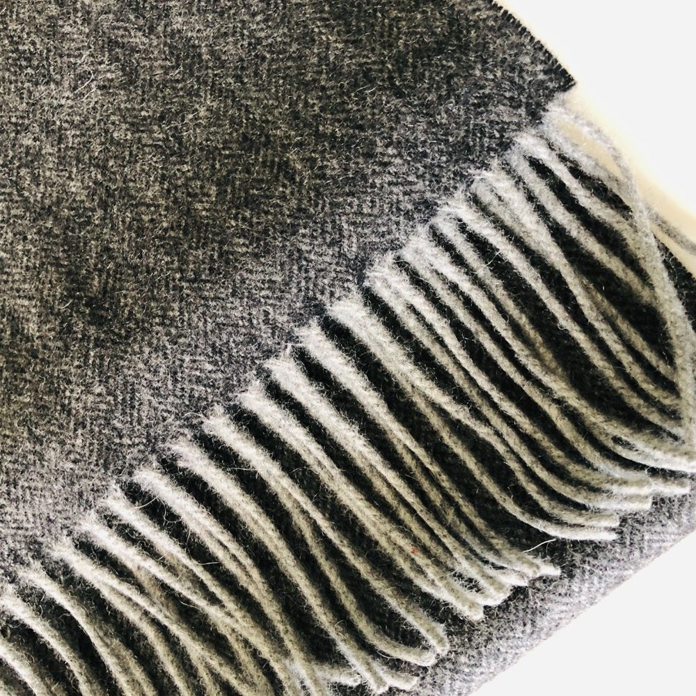 ELLIOT MULRYAN 100% Cashmere with 3" Fringe Scarf NIB - Picture 2 of 7